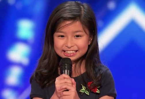 Co be hat nhac phim Titanic khien nguoi nghe noi da ga hinh anh