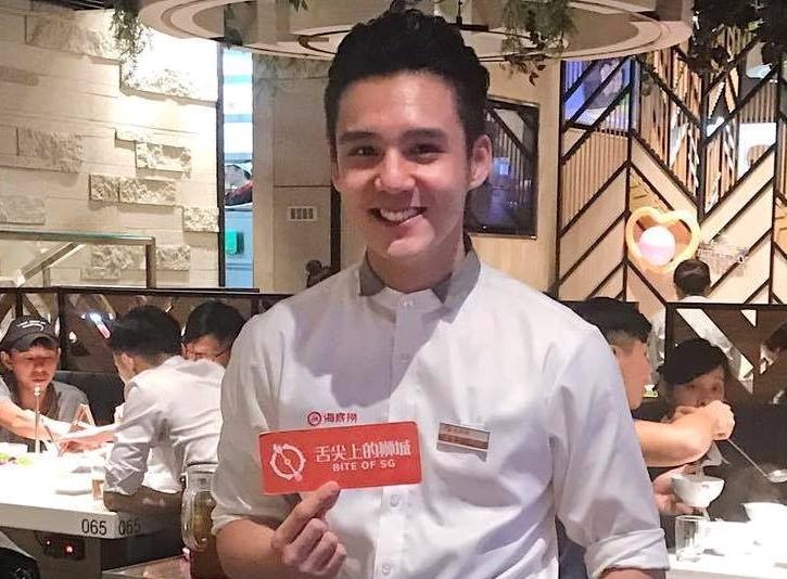 Chang trai Viet bat ngo noi tieng khi lam boi ban tai Singapore hinh anh