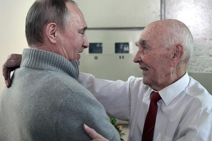 Ong Putin mung sinh nhat sep cu KGB hinh anh