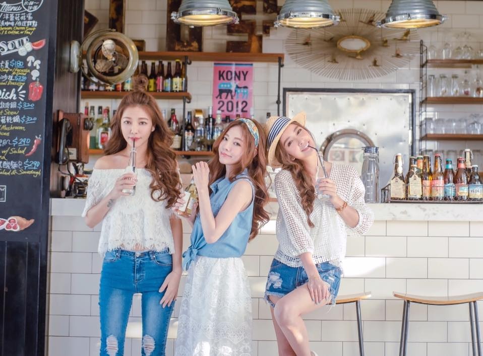 3 chị em U50 trẻ như thiếu nữ ảnh 7 3 chi em U50 tre nhu thieu nu anh 7
