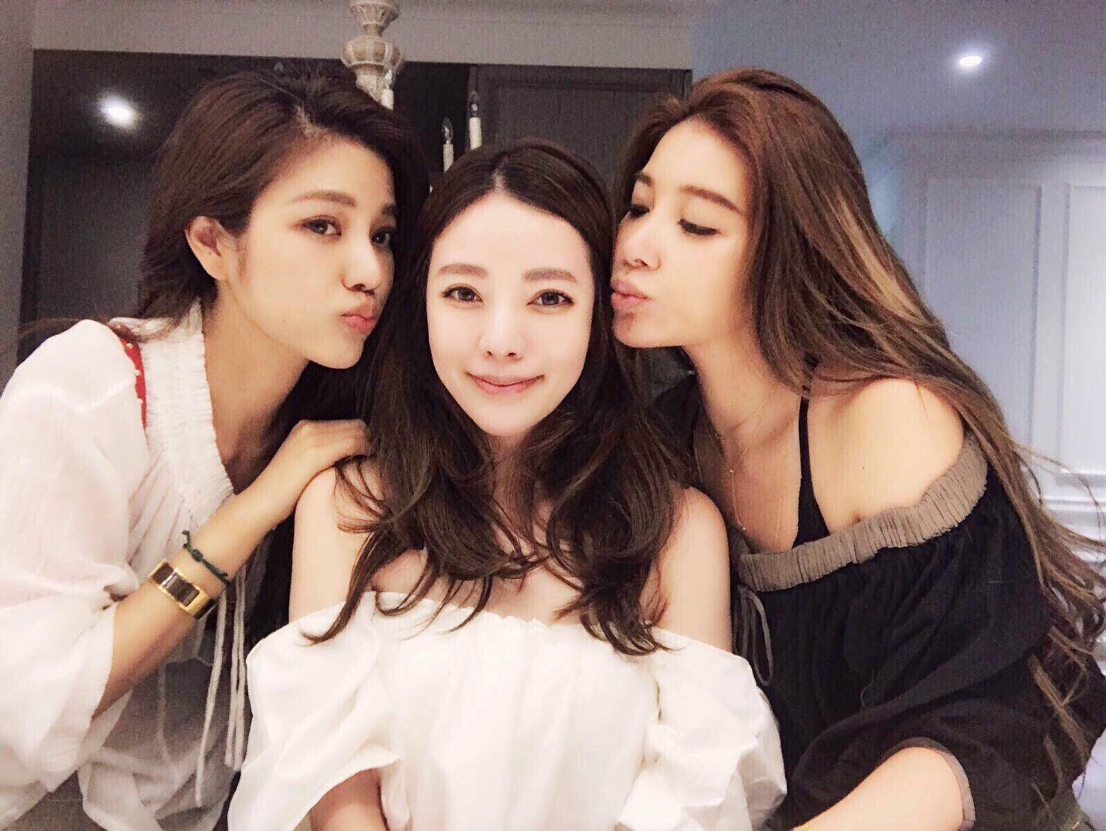 3 chị em U50 trẻ như thiếu nữ ảnh 1 3 chi em U50 tre nhu thieu nu anh 1