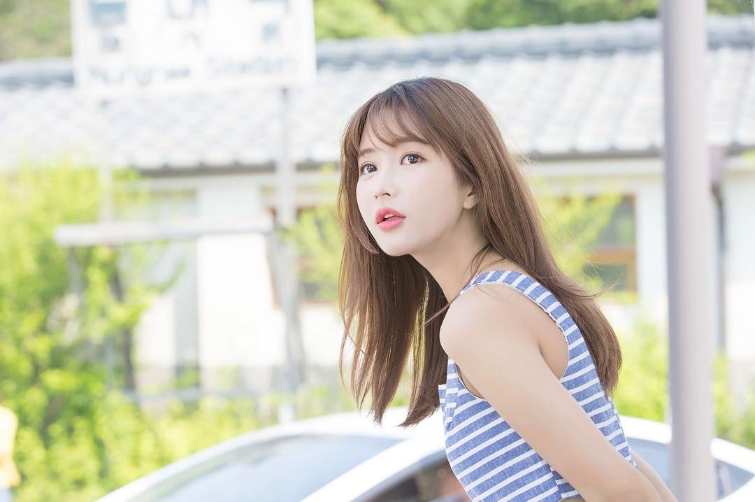 nhan vien phuc vu xinh dep anh 1