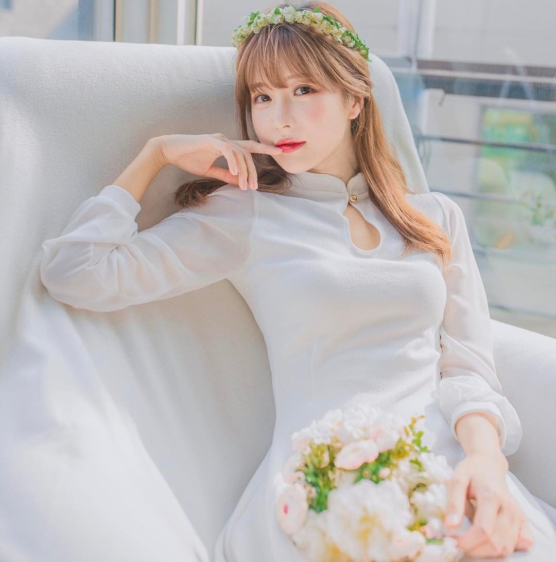 nhan vien phuc vu xinh dep anh 10