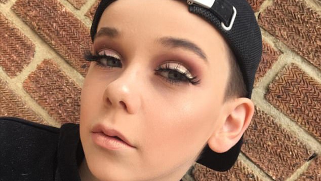 Clip trang diem cua cau be 10 tuoi hut 63 trieu luot xem hinh anh