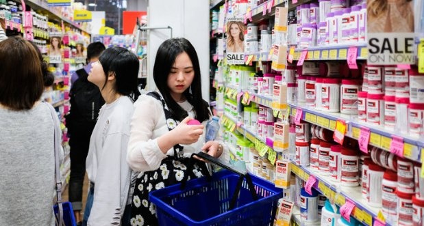 Du hoc sinh Viet kiem tien nho buon hang xach tay hinh anh