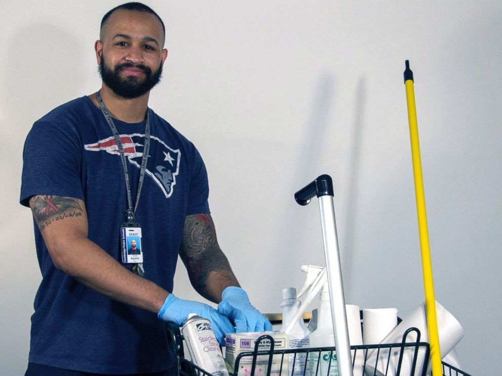 lam lao cong de lay tien hoc anh 1