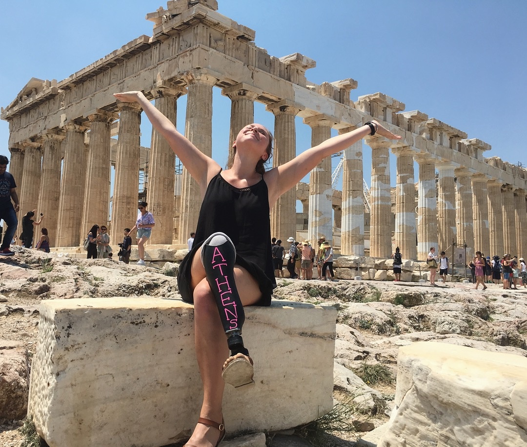 co gai 1 chan du lich khap chau Au anh 7