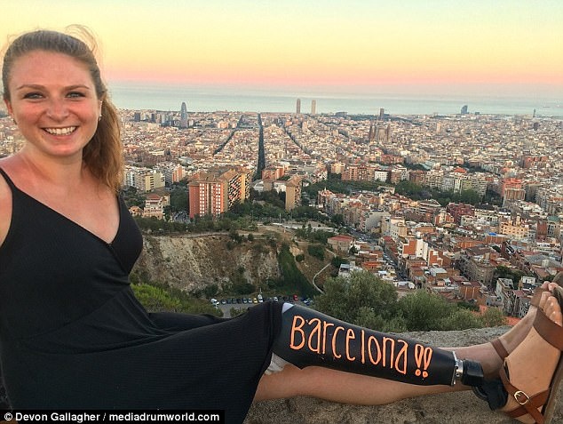 co gai 1 chan du lich khap chau Au anh 9