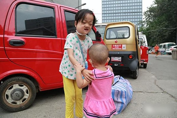 bé gái từ chối chữa bệnh ảnh 1 be gai tu choi chua benh anh 1