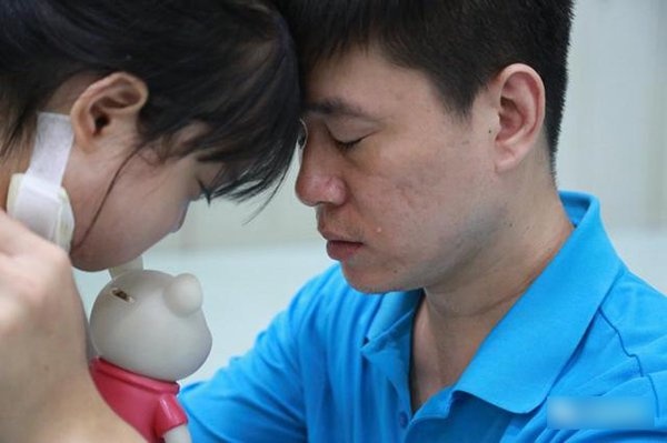 bé gái từ chối chữa bệnh ảnh 4 be gai tu choi chua benh anh 4