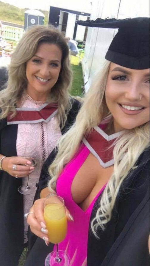 hai me con tot nghiep cung ngay anh 1