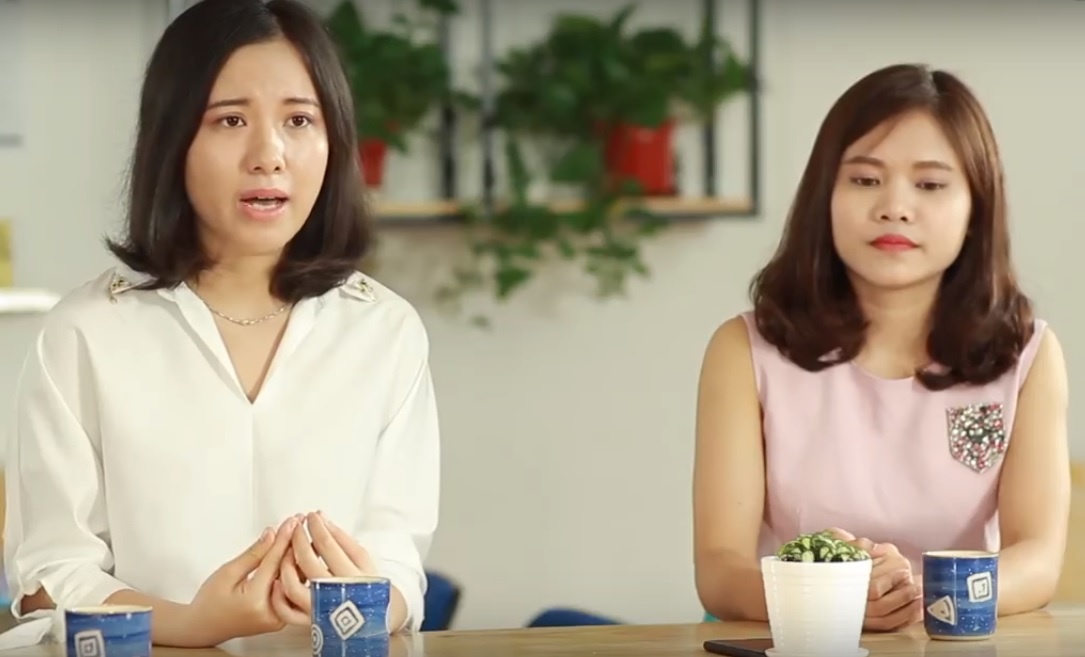 Giao vien Viet khoc va xin loi khi bi thay My che phat am sai hinh anh