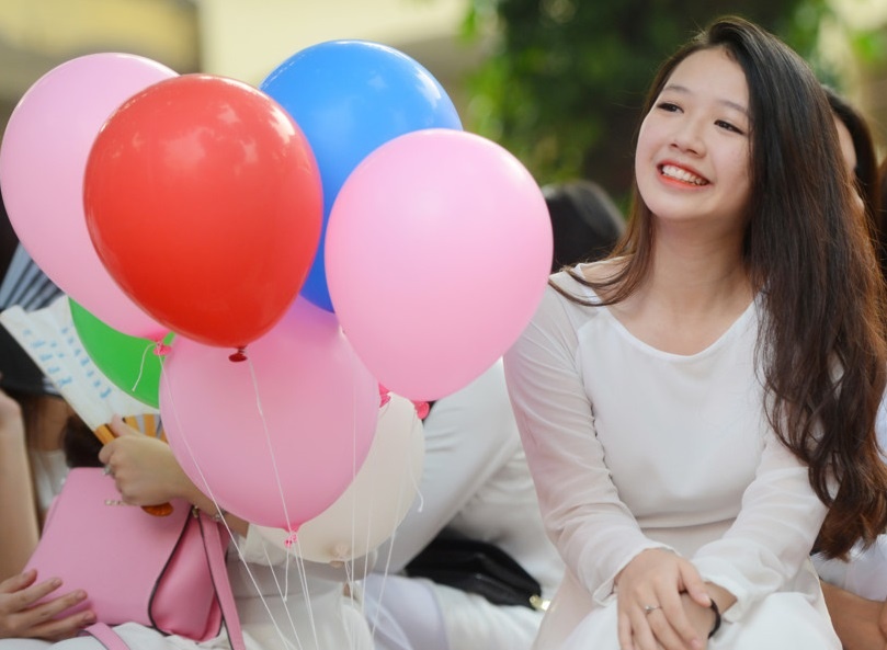 Hieu truong khong duoc bao cao thanh tich trong le khai giang hinh anh