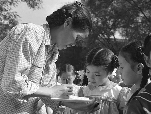 Ngay tuu truong gian di o Trung Quoc vai chuc nam truoc hinh anh