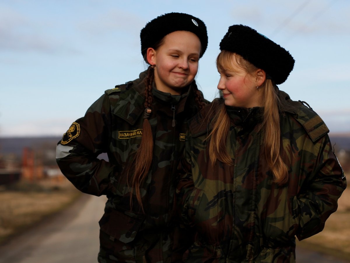 tre em hoc ban AK anh 10