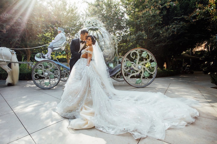 Cap doi to chuc dam cuoi o cong vien Disneyland anh 10