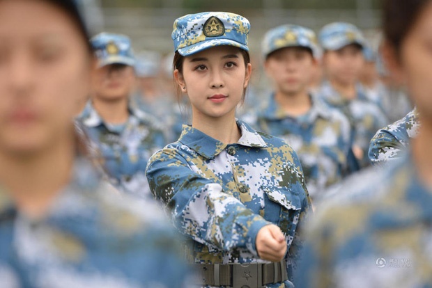 nu sinh Trung Quoc tap quan su anh 2