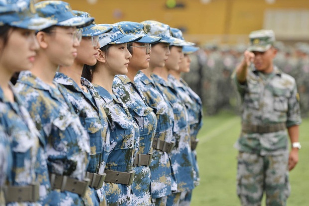 nu sinh Trung Quoc tap quan su anh 5