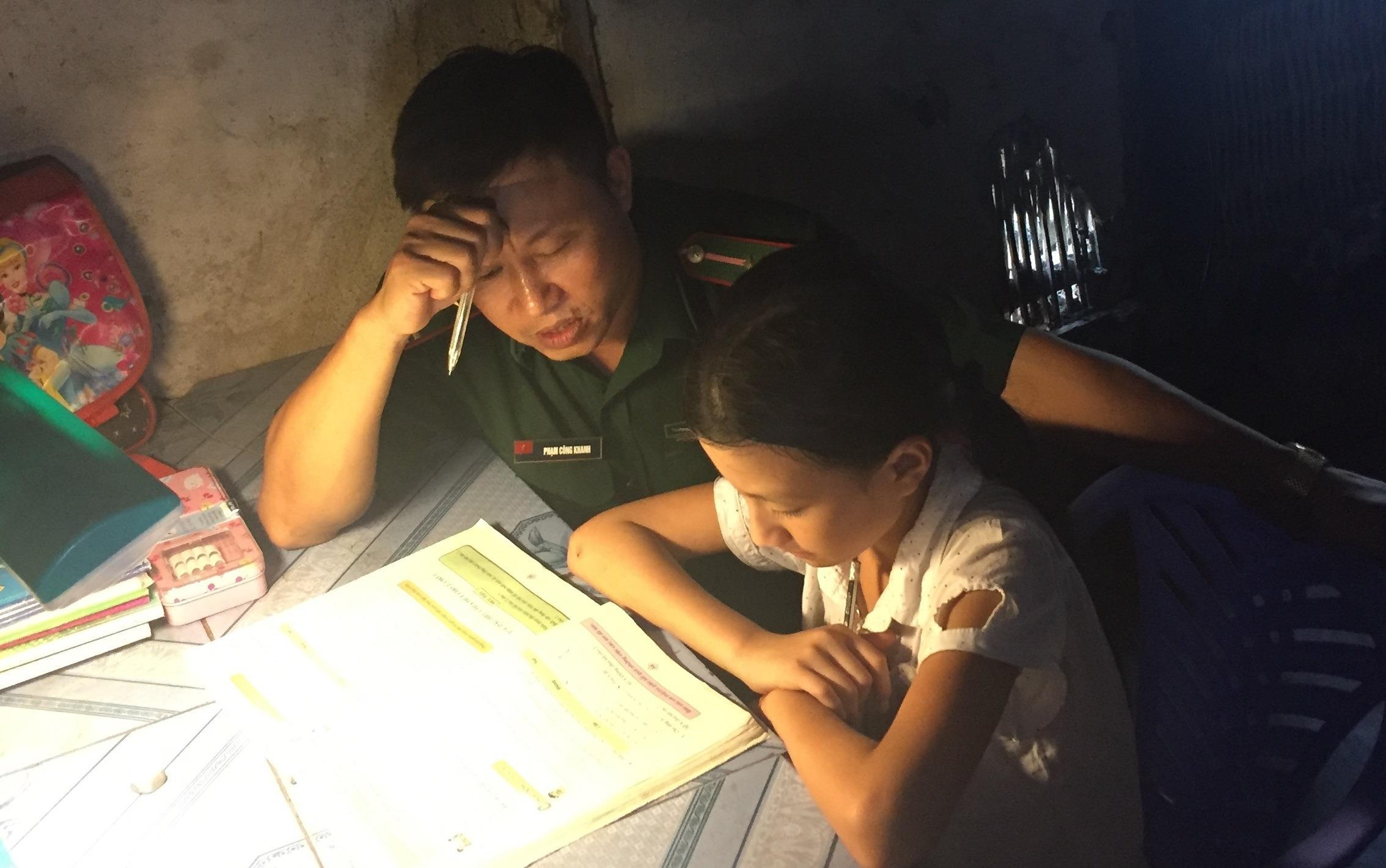 Nu sinh vung cao suyt bi chon song muon hoc nau an hinh anh