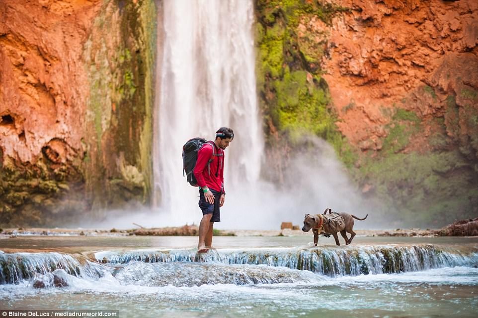 chang trai dua chu cho di phuot khap moi noi anh 2