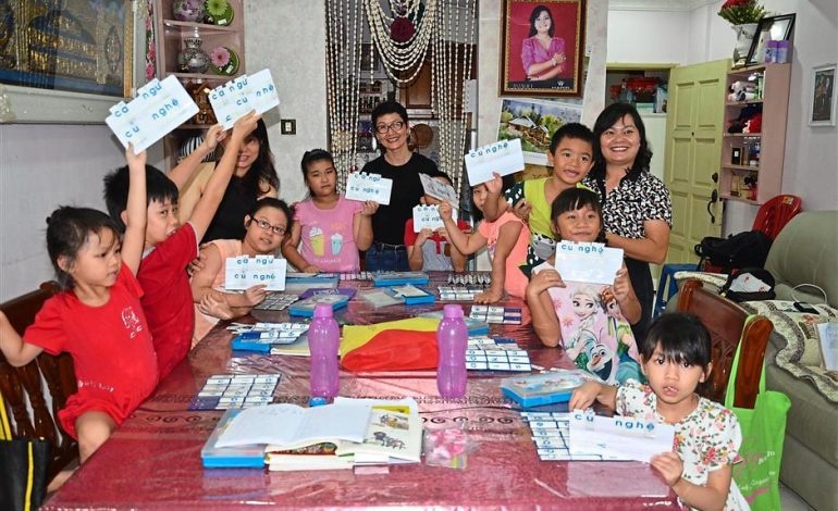 Lop hoc tieng Viet mien phi o Malaysia hinh anh
