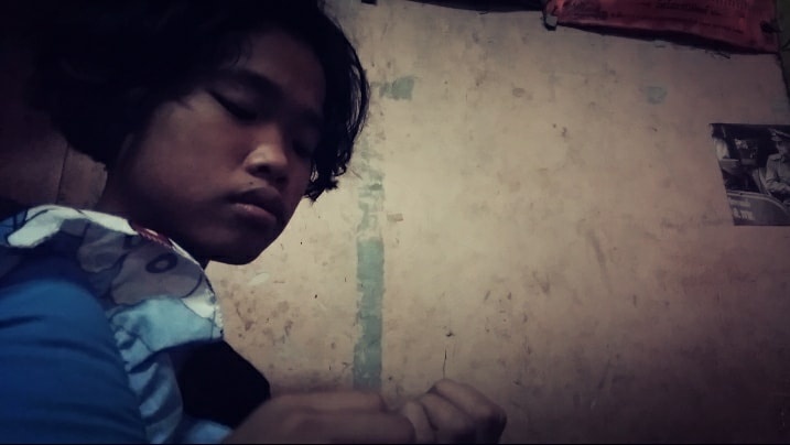 cô bé 12 tuổi chăm lo cho cha ảnh 1 co be 12 tuoi cham lo cho cha anh 1