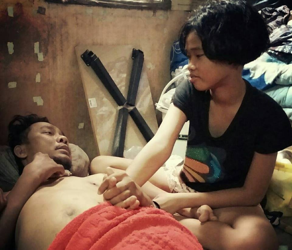 cô bé 12 tuổi chăm lo cho cha ảnh 2 co be 12 tuoi cham lo cho cha anh 2