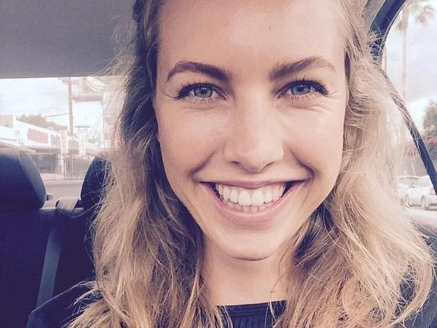 9X dung cam boi 500 m cuu be gai gap nguy hiem tren bien hinh anh