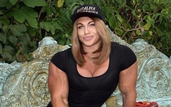 'Tien nu cu ta' xu Nga gay soc voi than hinh do so nhu luc si hinh anh