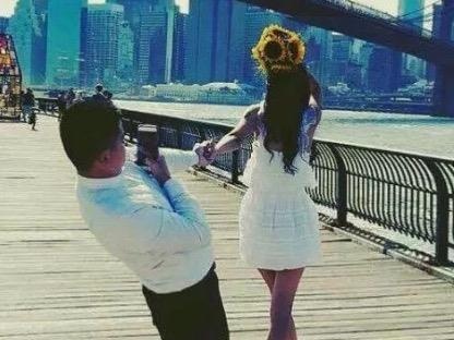 Dang sau co gai 'song ao' chinh la chang trai chiu chup anh hinh anh