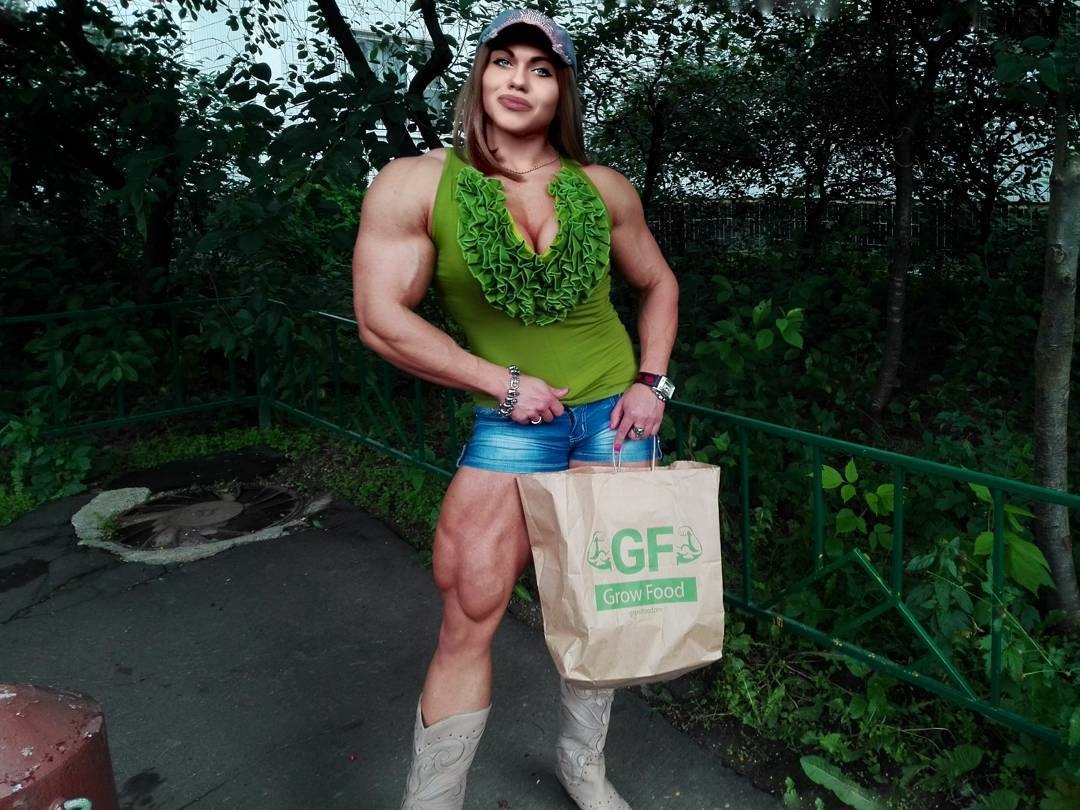 Con gai co co bap nhu luc si anh 2