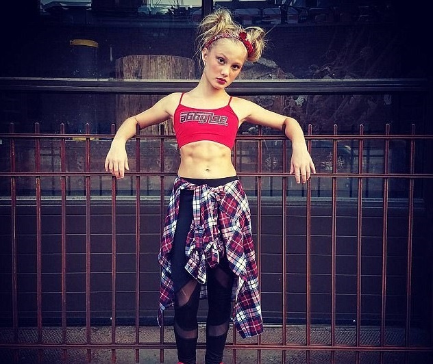 Clip nhay cua co be 12 tuoi hut 1,7 trieu luot xem hinh anh