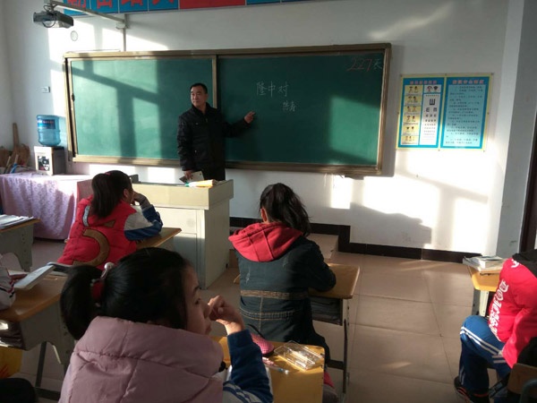 giúp học sinh nghèo đóng học phí ảnh 1 giup hoc sinh ngheo dong hoc phi anh 1