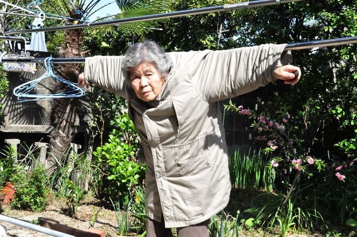 Bo anh ‘dien sau’ cua cu ba 89 tuoi hinh anh