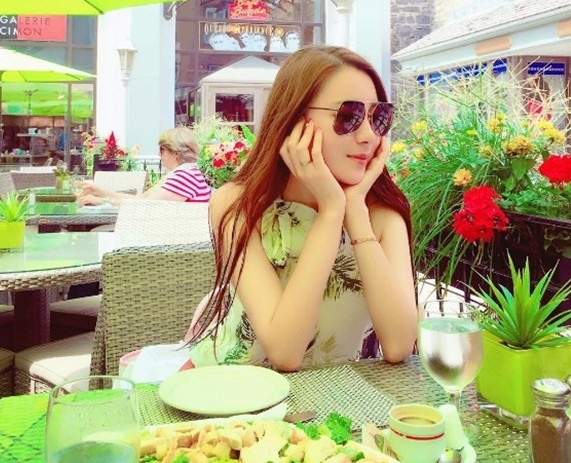 tieu thu duoc cho nua trieu USD tieu hang thang anh 2