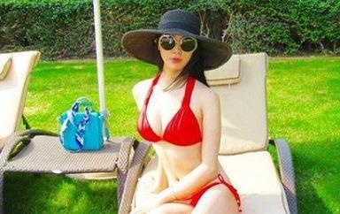 Cuoc song giau sang cua tieu thu 'co chiec cam dep nhat Trung Quoc' hinh anh