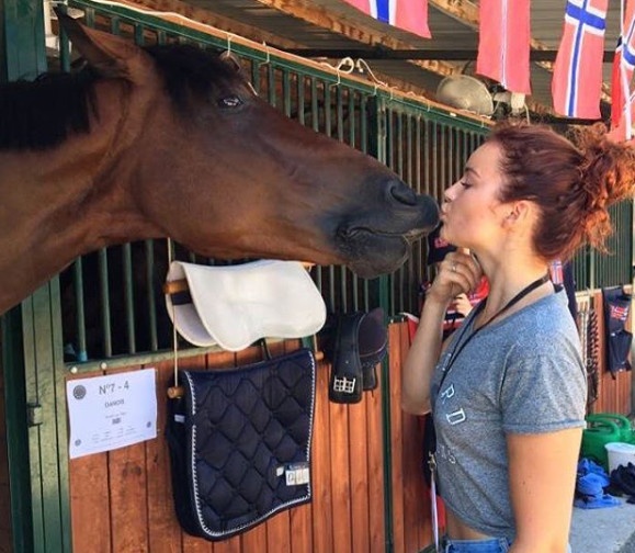 nu ty phu tre nhat the gioi anh 12