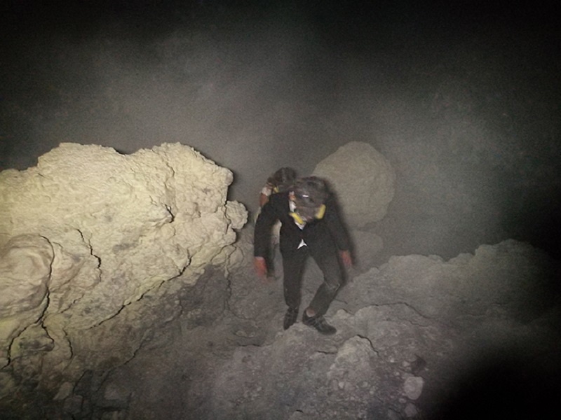 chup anh cuoi ben nui lua anh 5