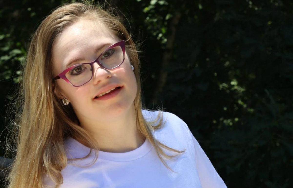 co gai bi benh Down gianh giai cuoc thi hoa hau anh 4