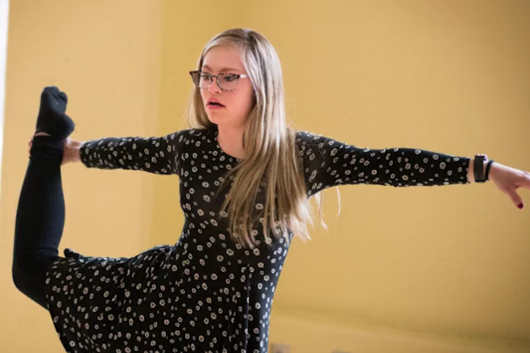 co gai bi benh Down gianh giai cuoc thi hoa hau anh 8