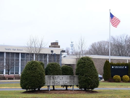 Hoc sinh My hack he thong diem vi muon vao truong tot hinh anh