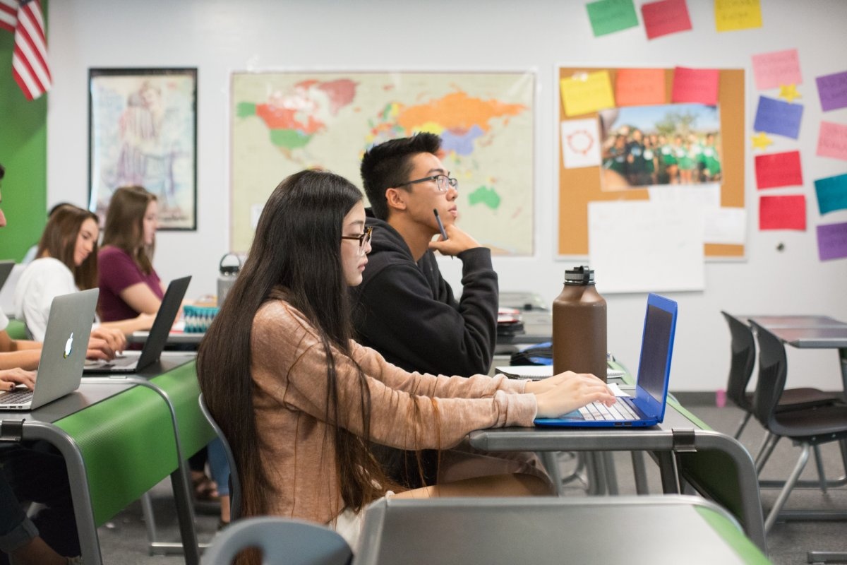 Truong trung hoc cong tot nhat o My anh 12