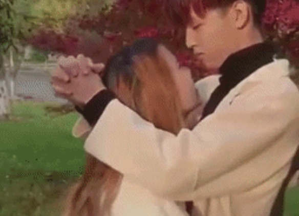 Trao luu vong tay om thu hut gioi tre chau A hinh anh