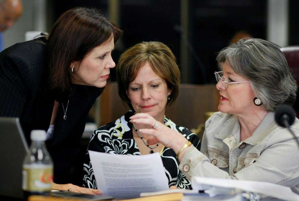 Ai duoc quyen viet sach giao khoa o My? hinh anh