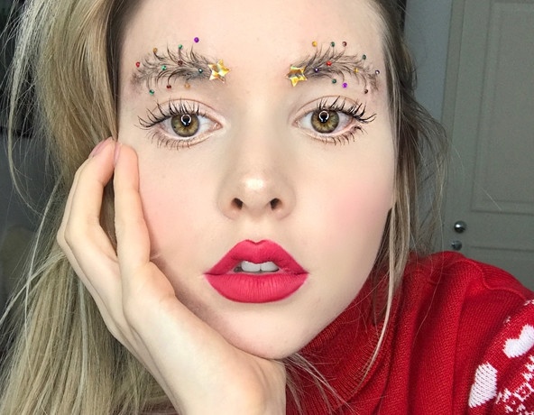 Beauty blogger noi tieng va trao luu long may cay thong mua Noel hinh anh