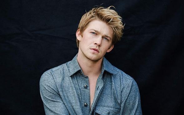 'Hot boy mat lanh' chiem tron trai tim Taylor Swift la ai? hinh anh