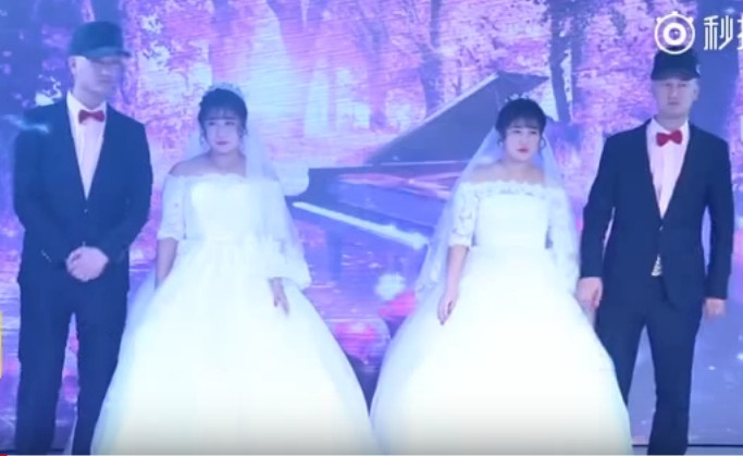 dam cuoi cua 2 cap song sinh anh 1