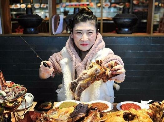 'Nu hoang da day' 9X mot minh an het con cuu 15 kg hinh anh