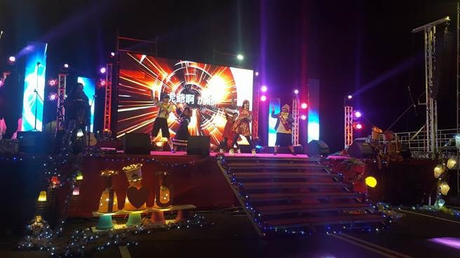 dam cuoi gay bao anh 6