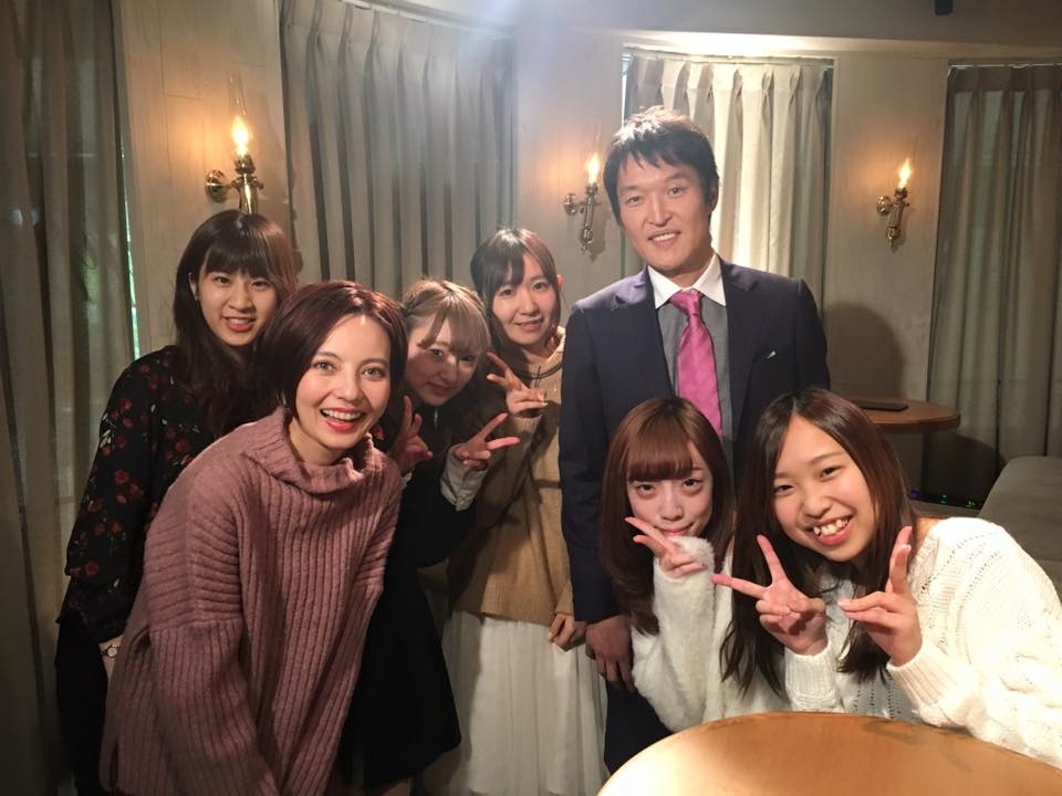 quan cafe chi tuyen nhan vien mat moc anh 7